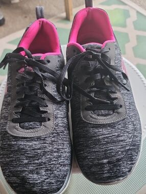 Skechers Women’s Black & Pink Athletic Sneakers